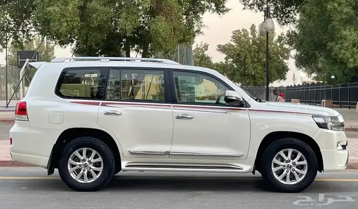 تويوتا لاندكروزر 2017 GXR فل سعودي 4