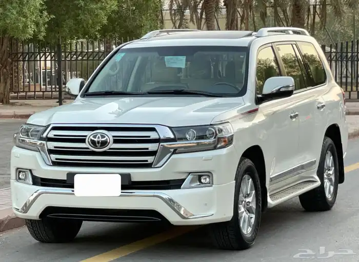تويوتا لاندكروزر 2017 GXR فل سعودي 8
