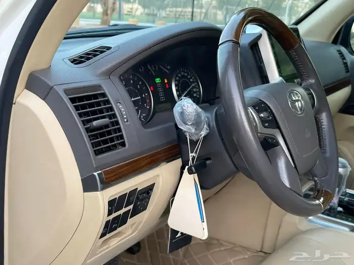 تويوتا لاندكروزر 2017 GXR فل سعودي 26