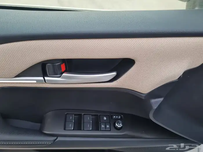 تويوتا كامري ابيض نص فل 2025 17