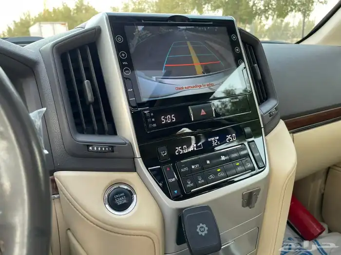 تويوتا لاندكروزر 2017 GXR فل سعودي 17