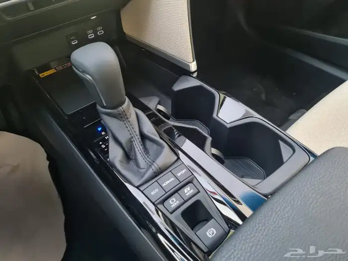 تويوتا كامري ابيض نص فل 2025 12