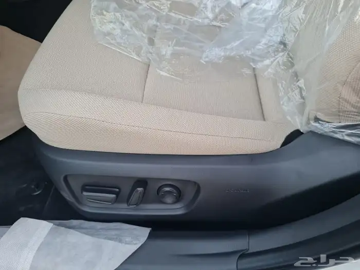 تويوتا كامري ابيض نص فل 2025 13