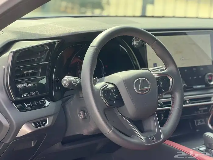 لكزس RX 500 هايبرد 5