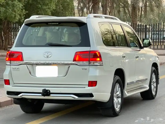 تويوتا لاندكروزر 2017 GXR فل سعودي 7