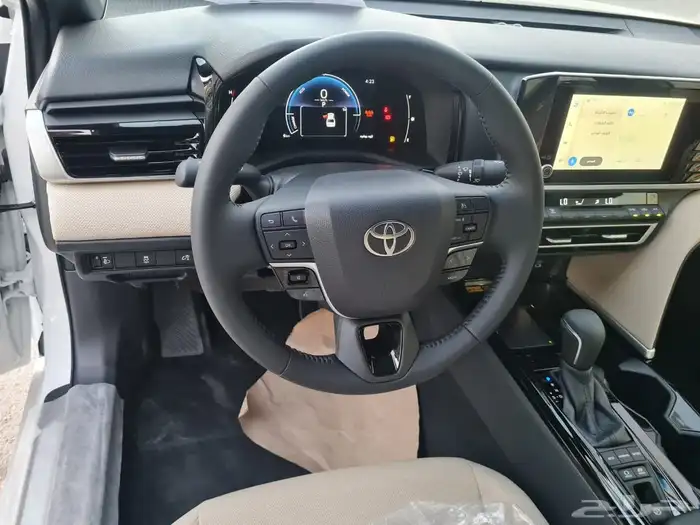 تويوتا كامري ابيض نص فل 2025 8