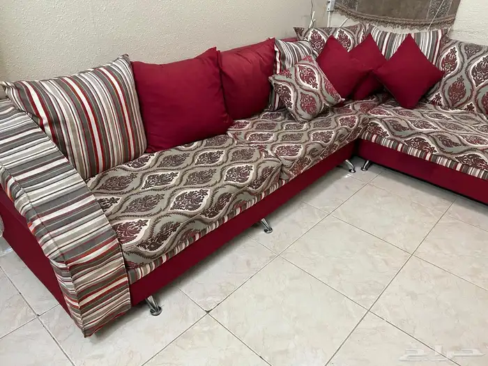 طقم كنب زاوية بحالة جيدة300 ريال 0