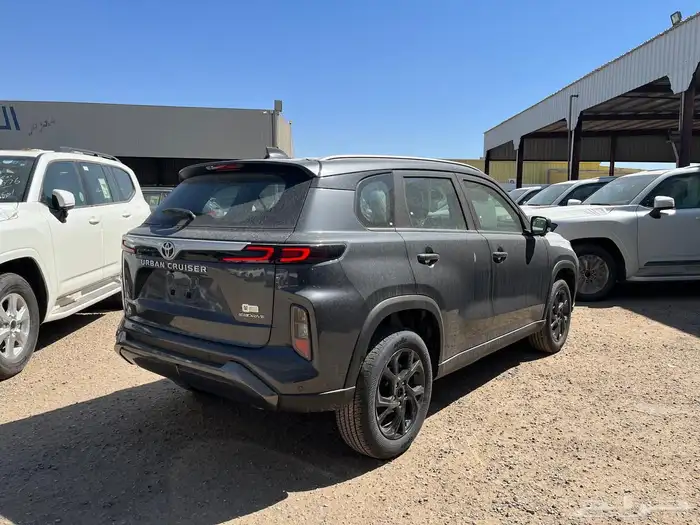 تويوتا اوربان كروزر 2025 GLX 2