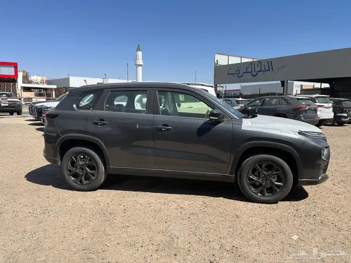 تويوتا اوربان كروزر 2025 GLX 1