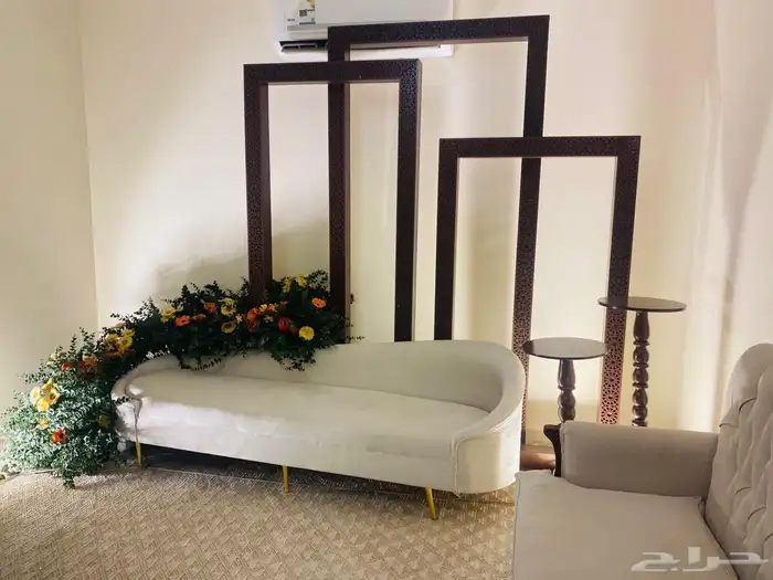 يوجد حفلات و شاشة بالمتر 8