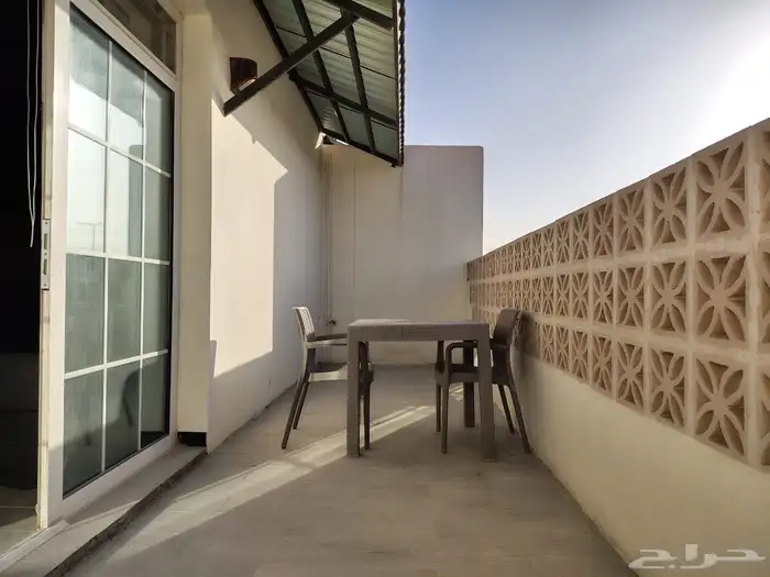 شقه استديو للإيجار ومؤثثه على طريق المطار 7