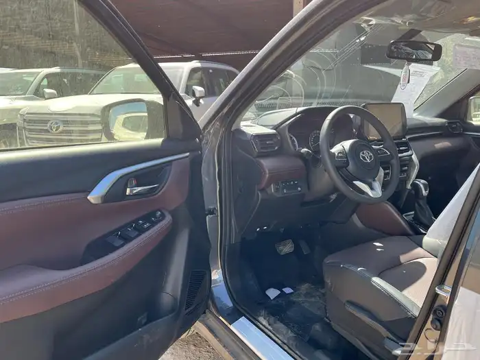 تويوتا اوربان كروزر 2025 GLX 3