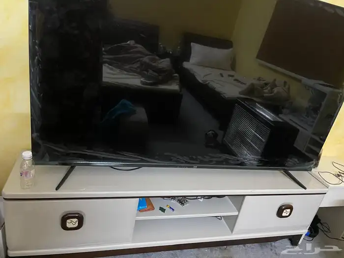 طاولة تلفزيون شبه جديدة 0