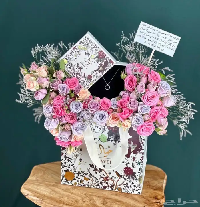 هدايا   ورد  ورد طبيعي  وردصناعي  باقة ورد  تغليف 23