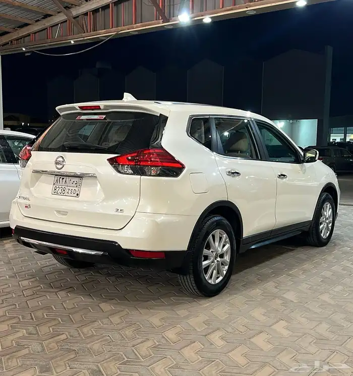 نيسان اكس تريل 2018 عداد قليل 3