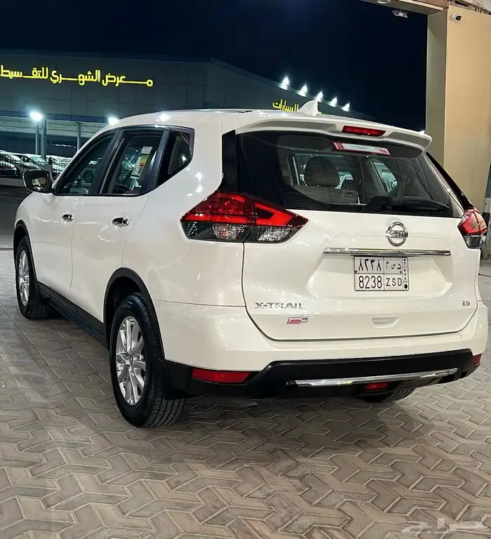 نيسان اكس تريل 2018 عداد قليل 5