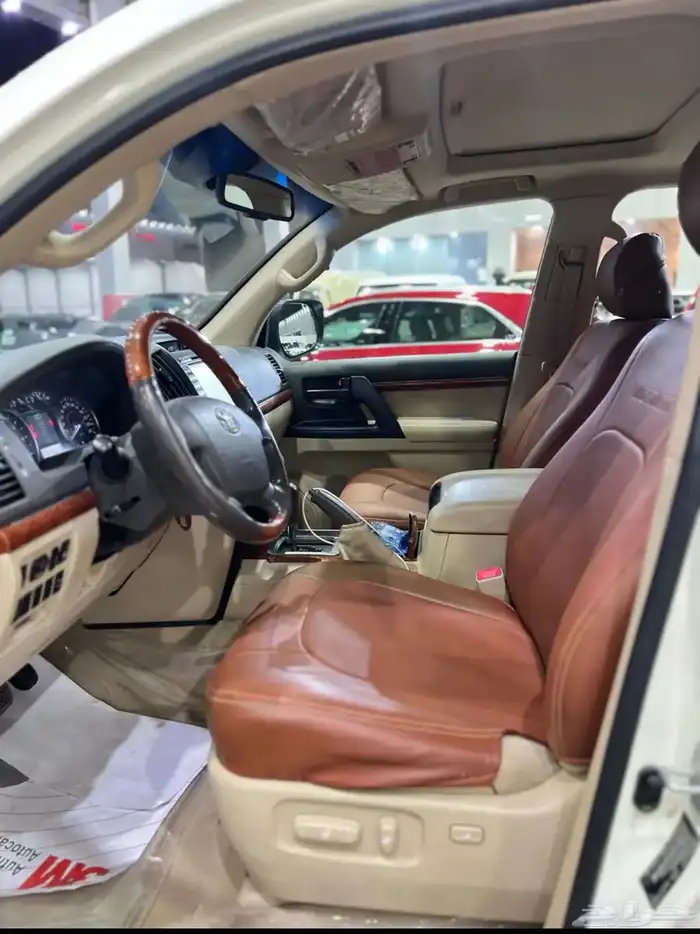 تويوتا لاندكروزر جي اكس ار 2014 فل كامل سعودي ماشي 294 الف 6