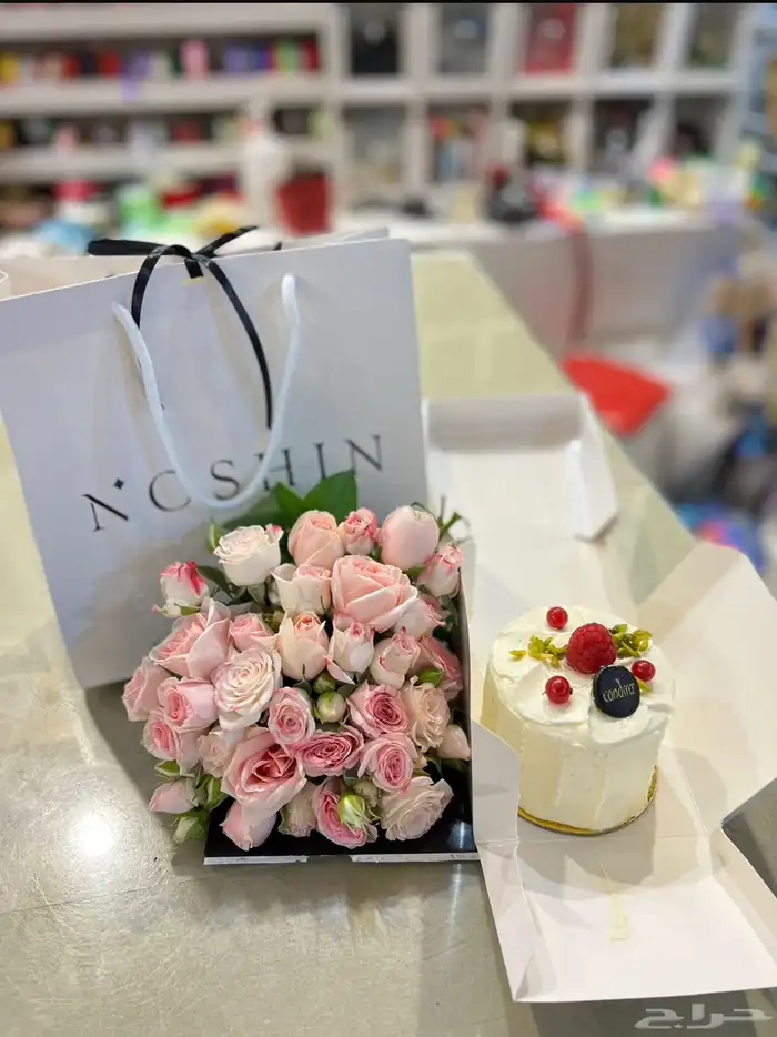 هدايا   ورد  ورد طبيعي  وردصناعي  باقة ورد  تغليف 49