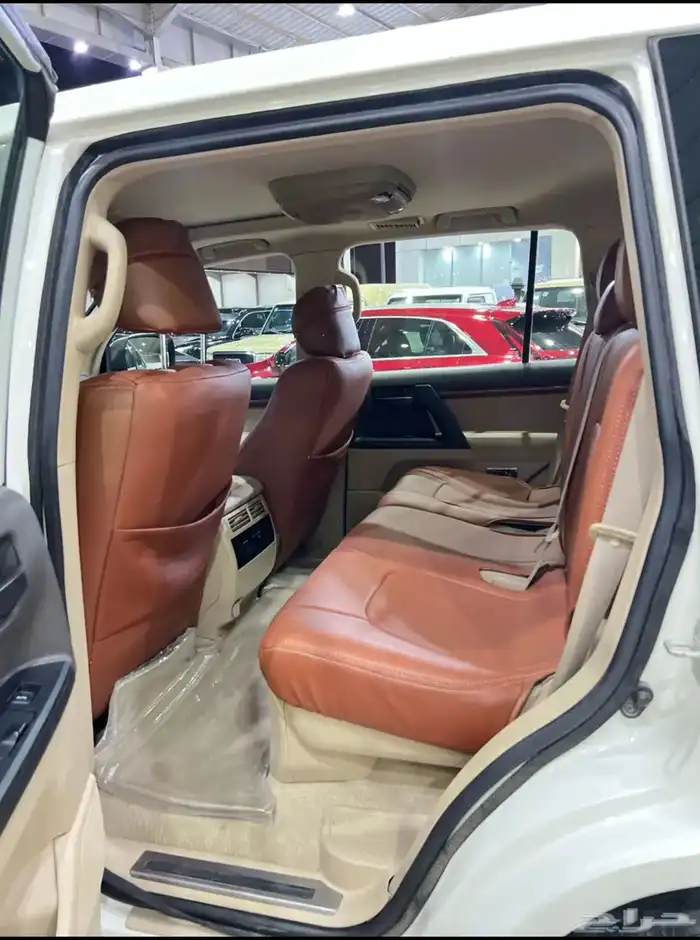 تويوتا لاندكروزر جي اكس ار 2014 فل كامل سعودي ماشي 294 الف 7