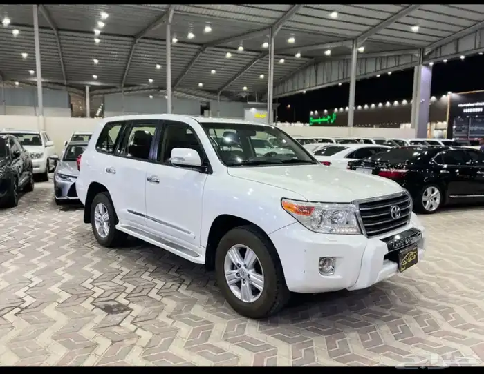 تويوتا لاندكروزر جي اكس ار 2014 فل كامل سعودي ماشي 294 الف 2