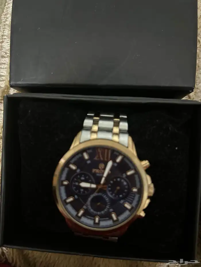 الساعة للبيع قيمتها 800 ريال أبغى فيها 500 0