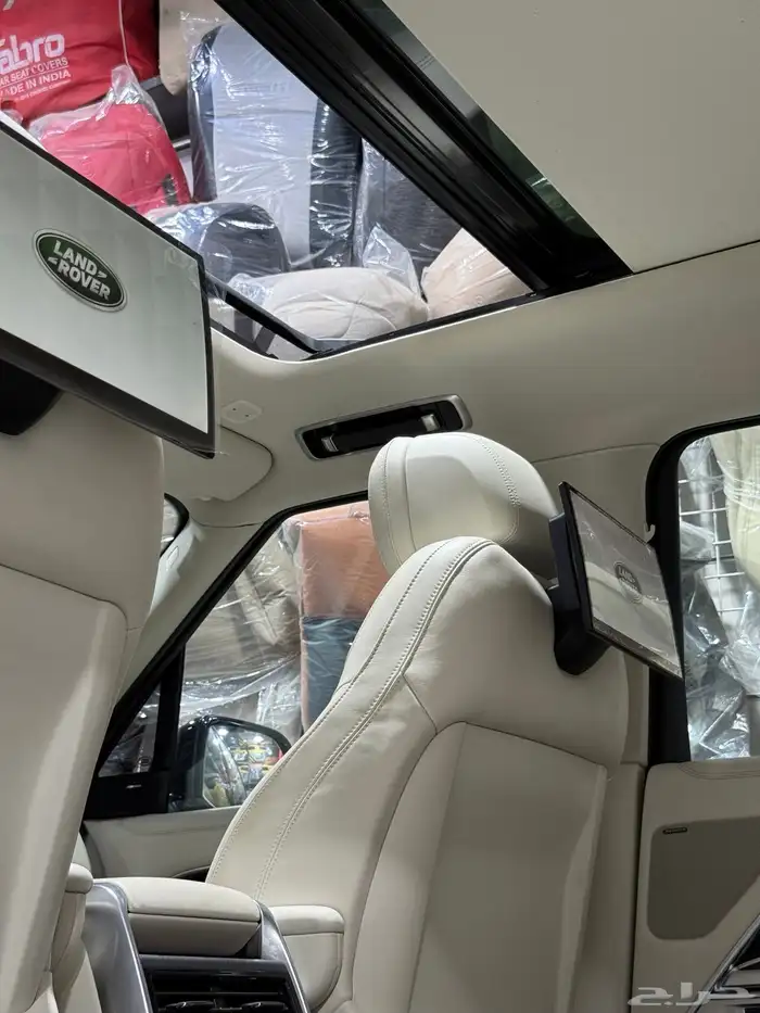 شاشات مراتب خلفية رنج روفر 2024 إلى 2025 نفس شكل الوكا 18