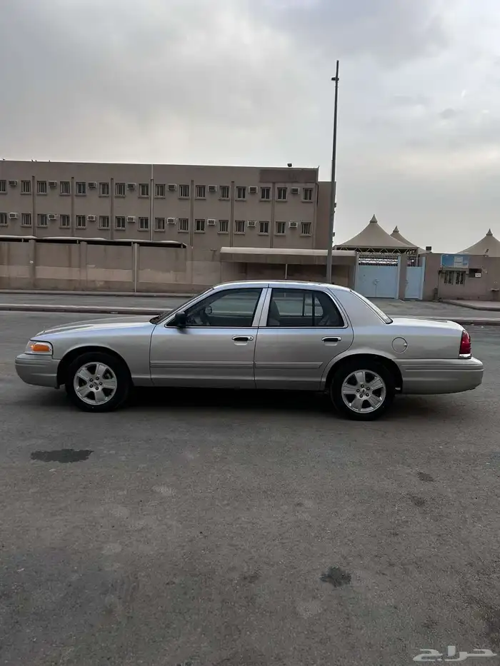 فورد فكتوريا 2010 سعودي ممشى قليل 5