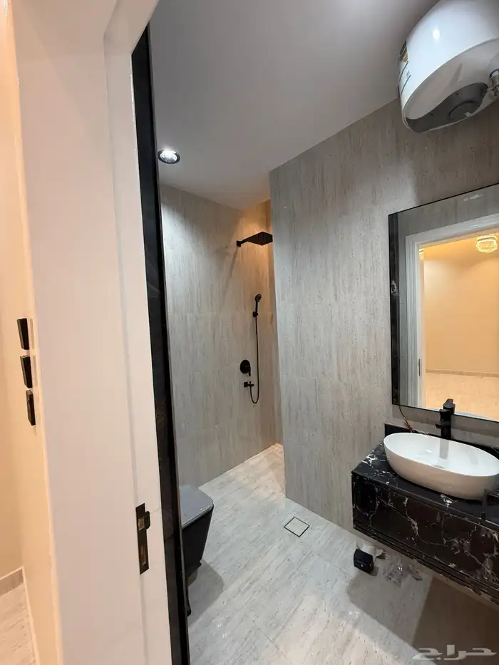 للبيع شقق علويه وارضيه بسعر صيدة بدرة الموسي ع برحه مسجد 30