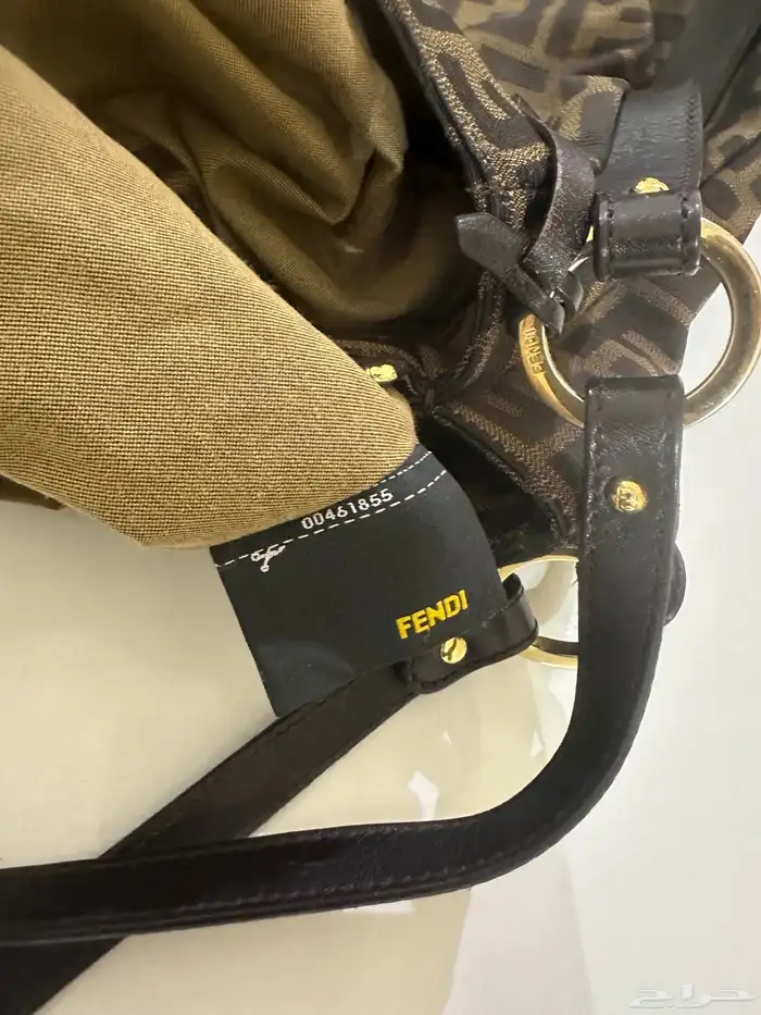 شنطه ماركه فندي اصليه حالتها ممتازه للبيع 0