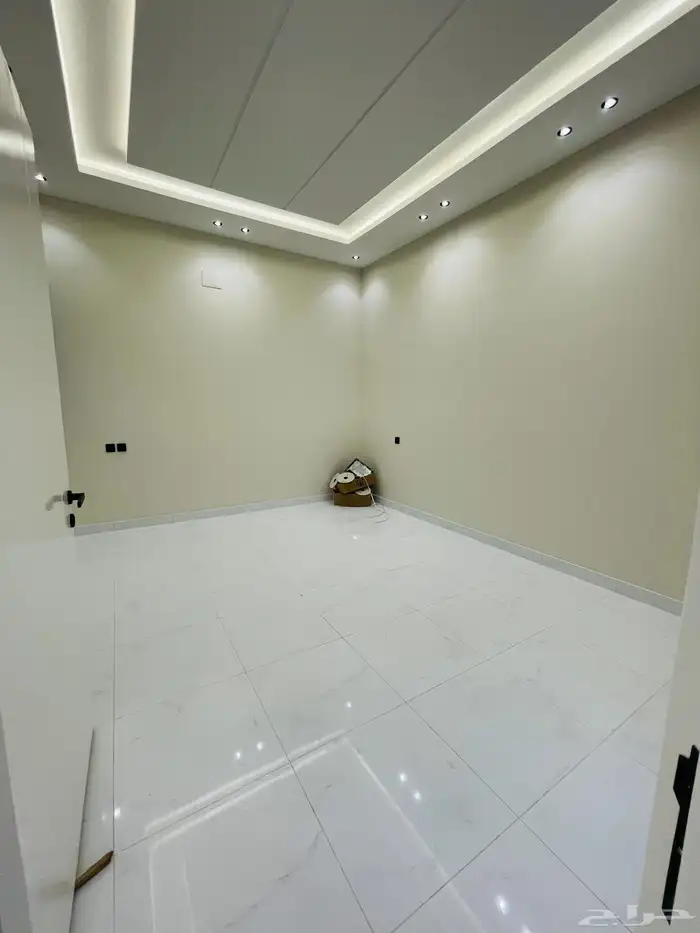 للبيع ادوار ارضي بحوش مدخل سيارة من 550 الف شمال الخميس 16