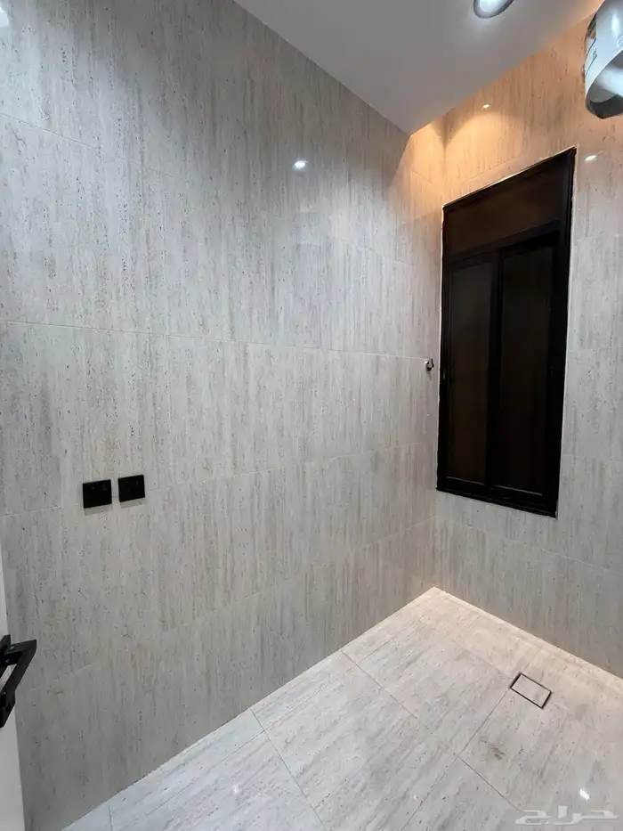 للبيع شقق علويه وارضيه بسعر صيدة بدرة الموسي ع برحه مسجد 24