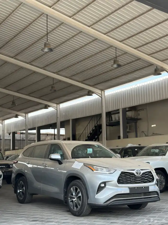 تويوتا هايلاندر GLE هايبرد الوان فضي موديل 2025 3
