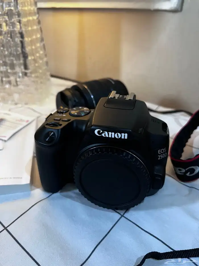 كاميرا كانون EOS 250D مع ستاند لها جديد لم يتم الاستخدام 3