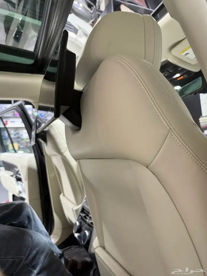 شاشات مراتب خلفية رنج روفر 2024 إلى 2025 نفس شكل الوكا 4