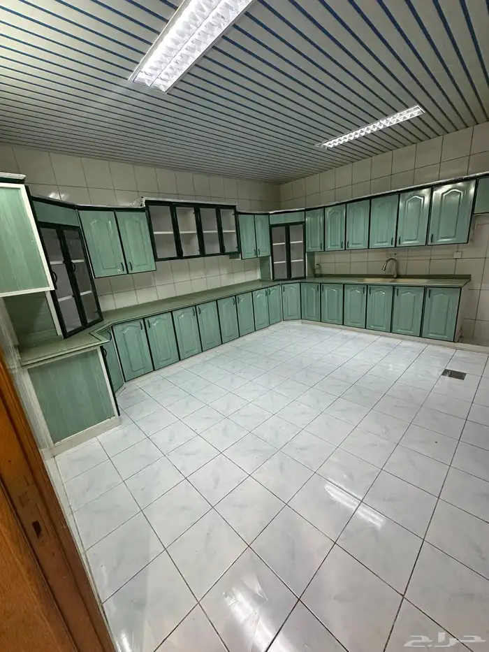 دور اول للإيجار 450 متر غرناطه 60 الف 0