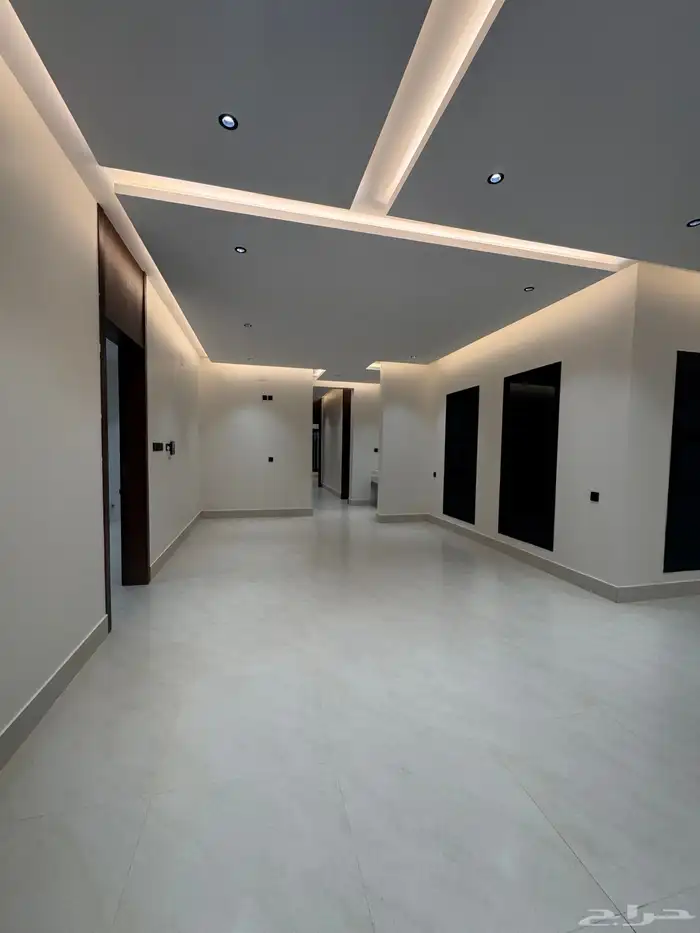 للبيع شقه دور ثانى مع ملحق وسطح مصعد جاهز حى الحسام 8