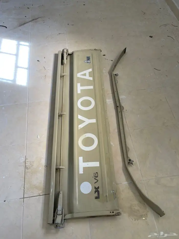 يوجد ترنس علي طفايه واغراض جيب من ديكور ومن درج وثلاجه 24