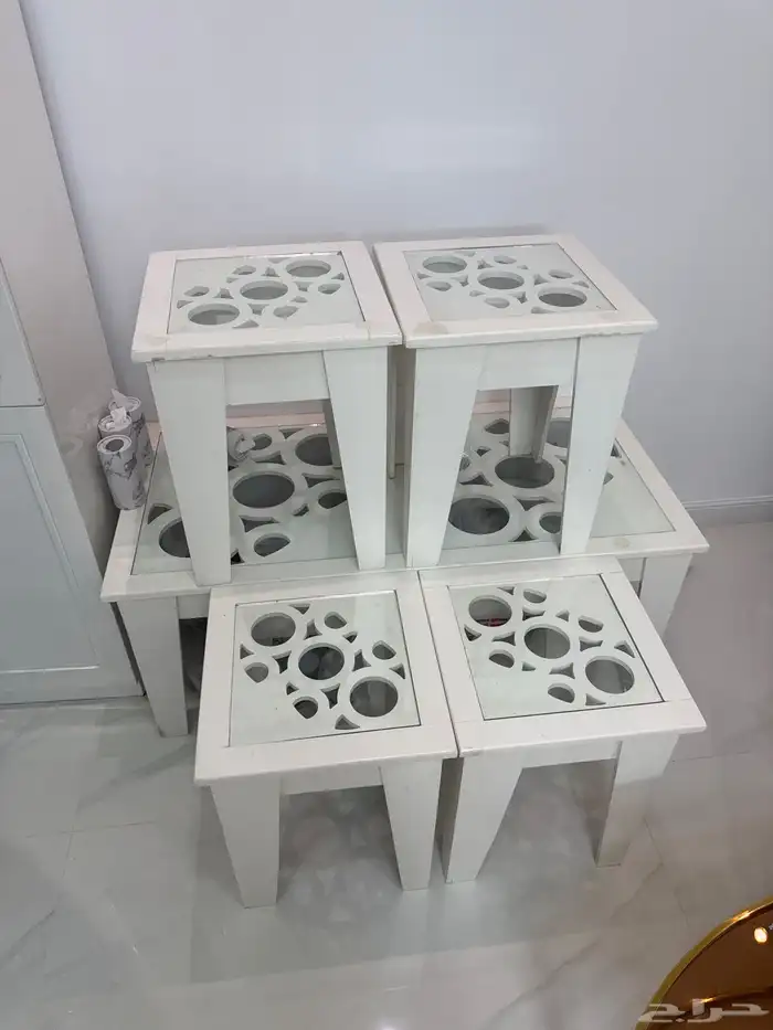 طاولات خدمة..طاوله كبيره مع 4طاولات صغيره لخدمة الضيوف 0