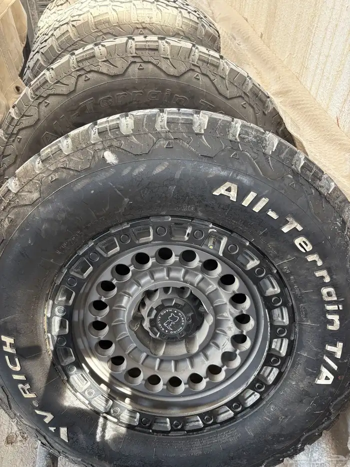 جنوط بلاك راينو مع كفرات نص حجرية   6 مسامير 9