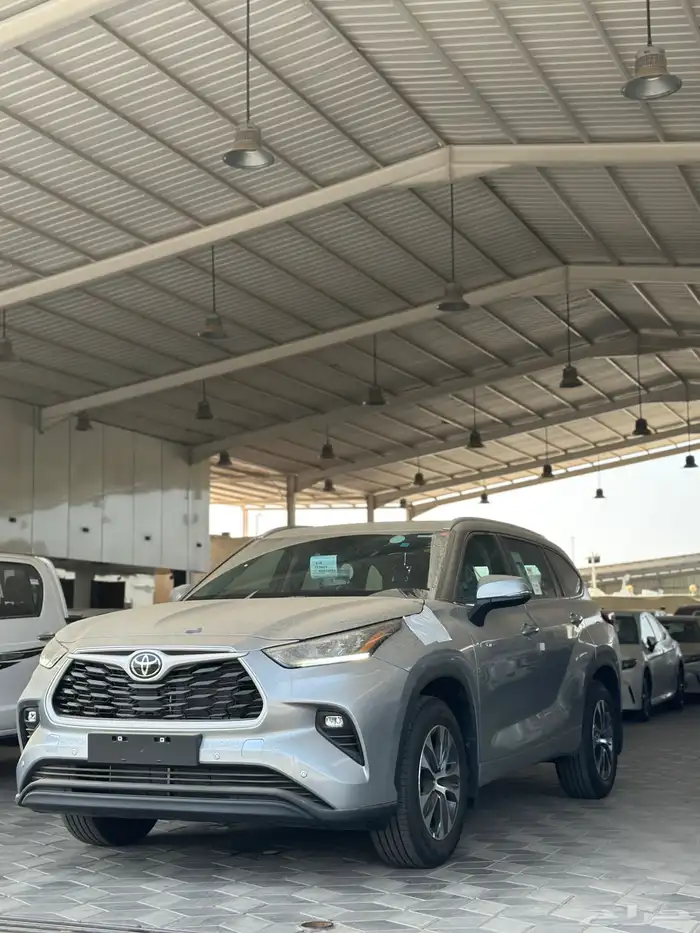 تويوتا هايلاندر GLE هايبرد الوان فضي موديل 2025 1