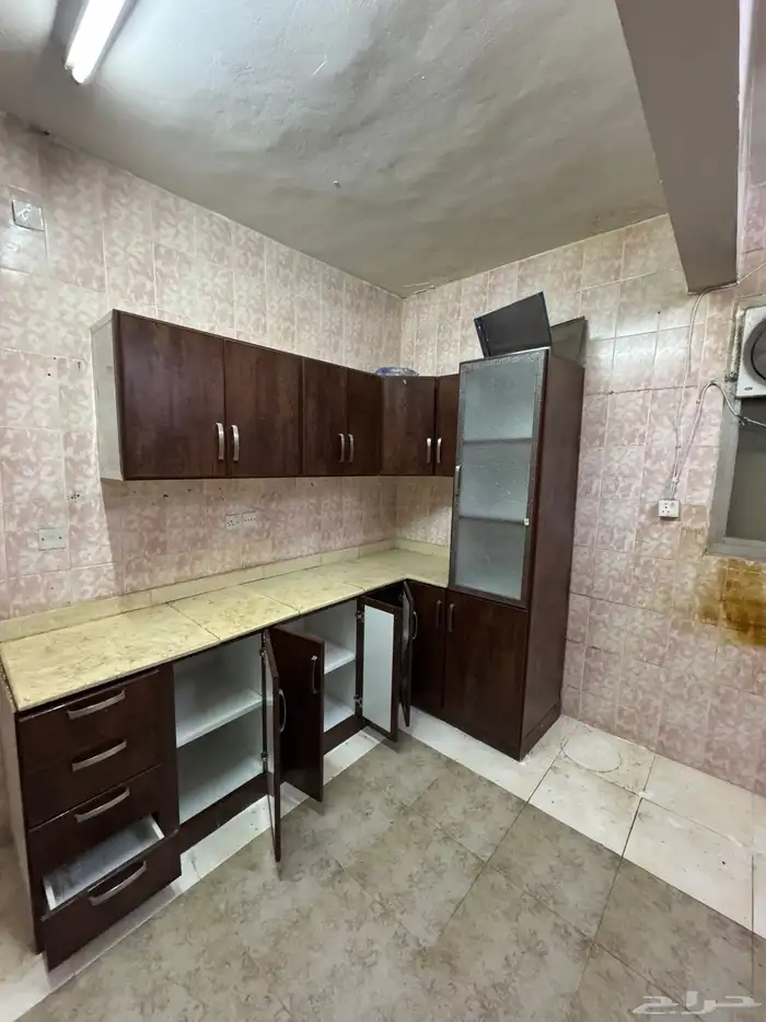 مطبخ جيد جيدا   سخان كهربائي استعمال بسيط جدا   عدد 2 غاز 3