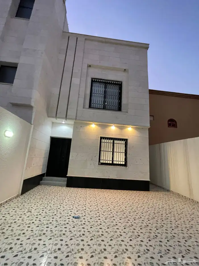 للايجار شقة ارضيه بمدخل مستقل 0