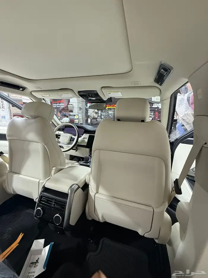 شاشات مراتب خلفية رنج روفر 2024 إلى 2025 نفس شكل الوكا 20