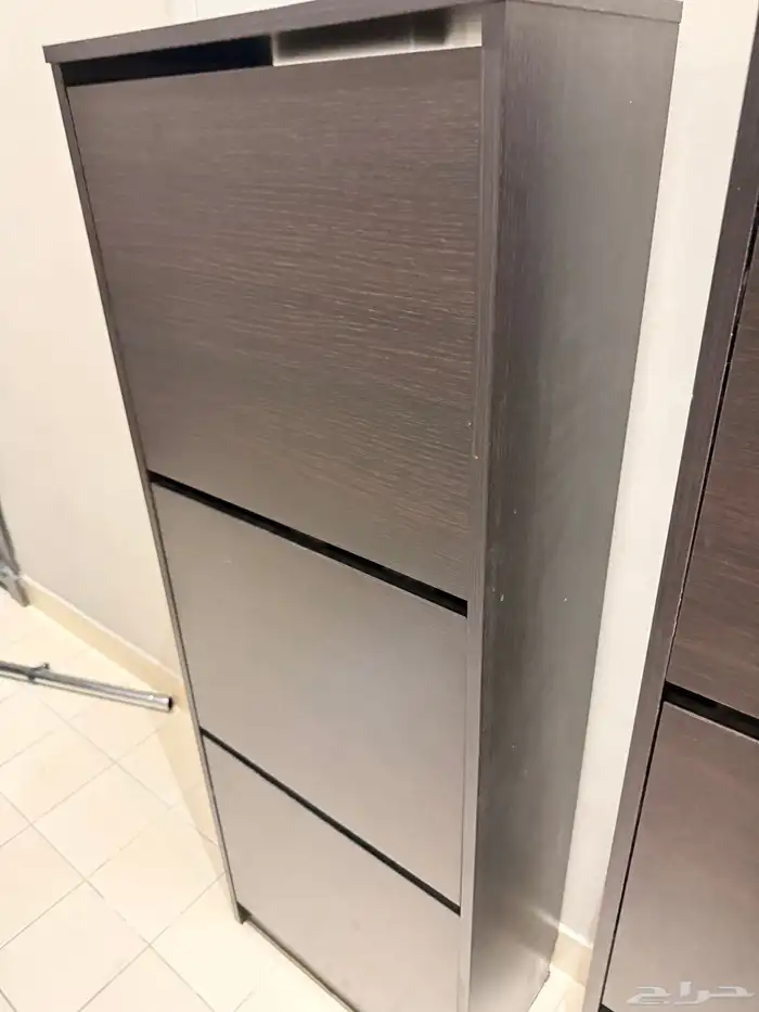 دولاب جزم من ايكا لون اسود ثلاث ادور بحالة ممتازه 0