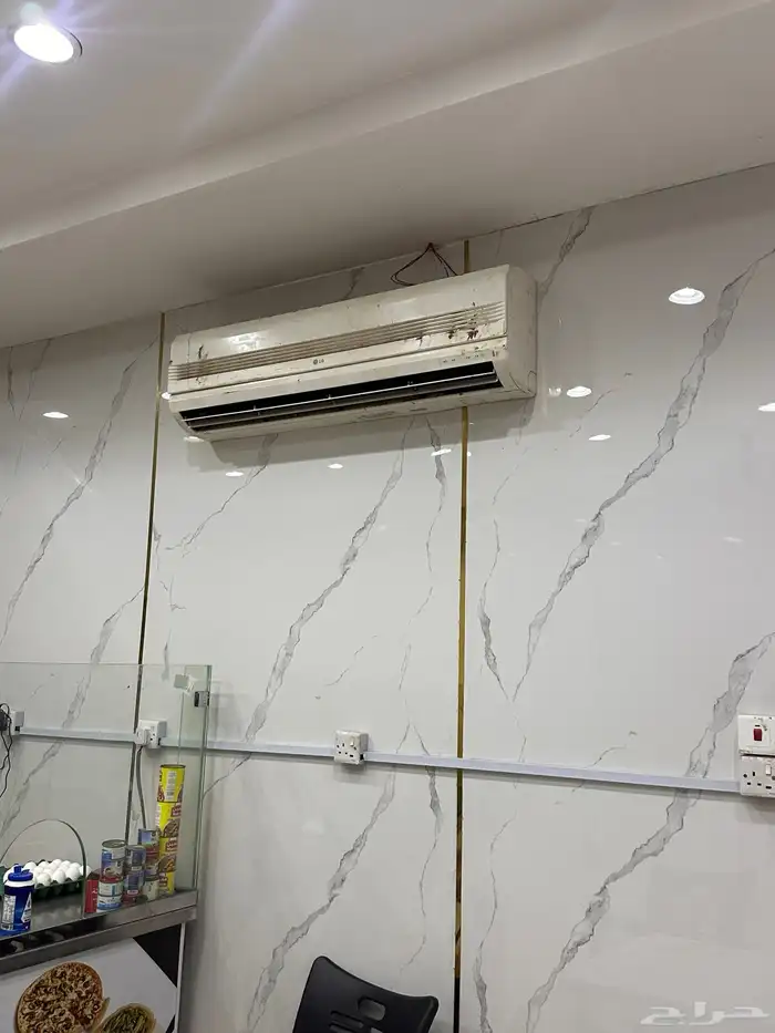 بوفية للتقبيل أو البيع بكامل معداتها 8