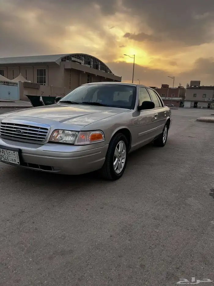 فورد فكتوريا 2010 سعودي ممشى قليل 0