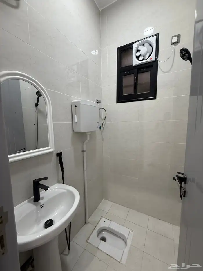 للبيع ارواف علويه وشقق ارضيه ببايكة سيارة ف شمال الخميس 46