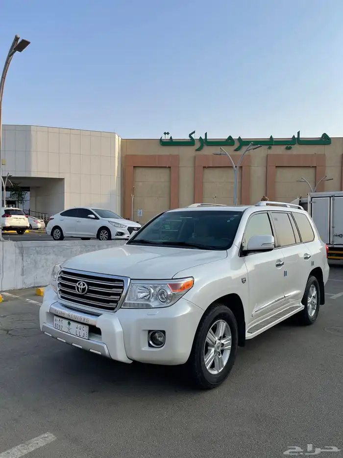 تويوتا لاندكروزر 2015 GXR V8 نسخة 60 عام ممشى قليل 0