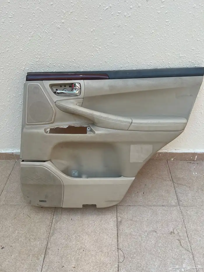 ديكور داخلي لكزس باب خلفي يمين 2