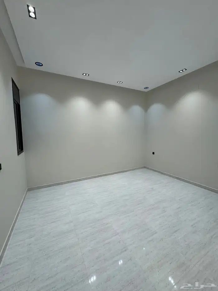 للبيع شقق تمليك أرضي 6غرف بمدخل سياره قرب كوبري باحص 16